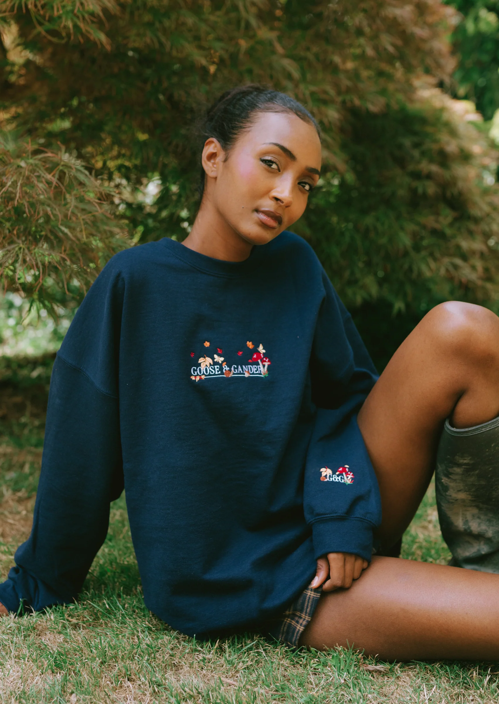 Woodland Embroidered Sweatshirt - Navy - Image 17